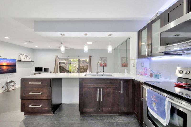  Condo & Townhome Photos