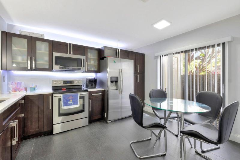  Condo & Townhome Photos
