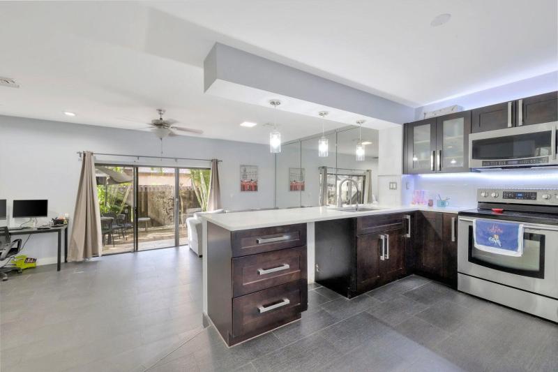  Condo & Townhome Photos