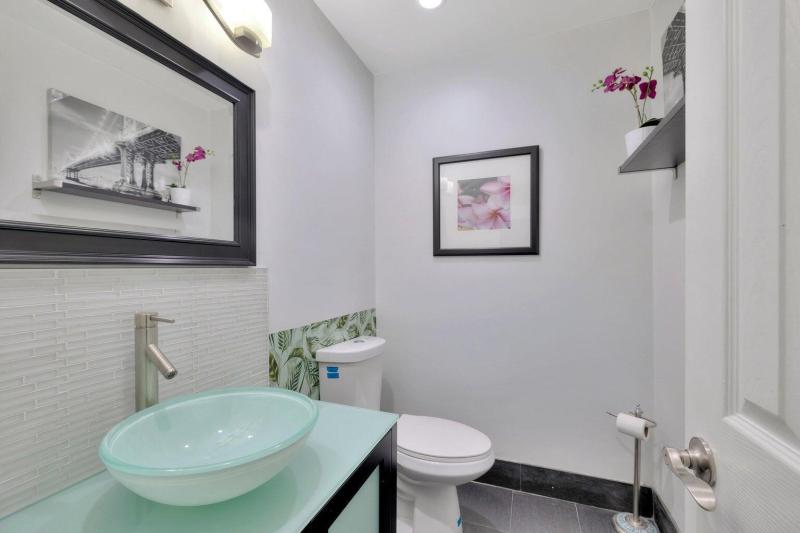  Condo & Townhome Photos