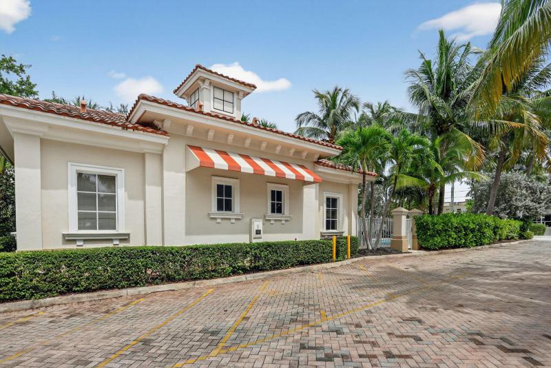  Condo & Townhome Photos