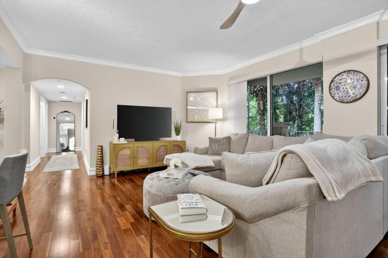  Condo & Townhome Photos