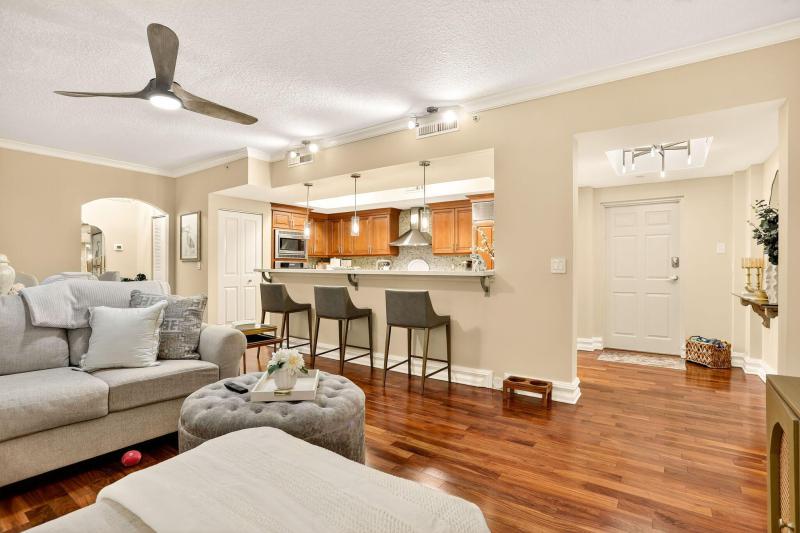  Condo & Townhome Photos