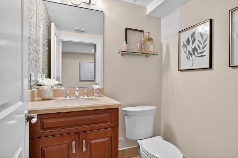  Condo & Townhome Photos