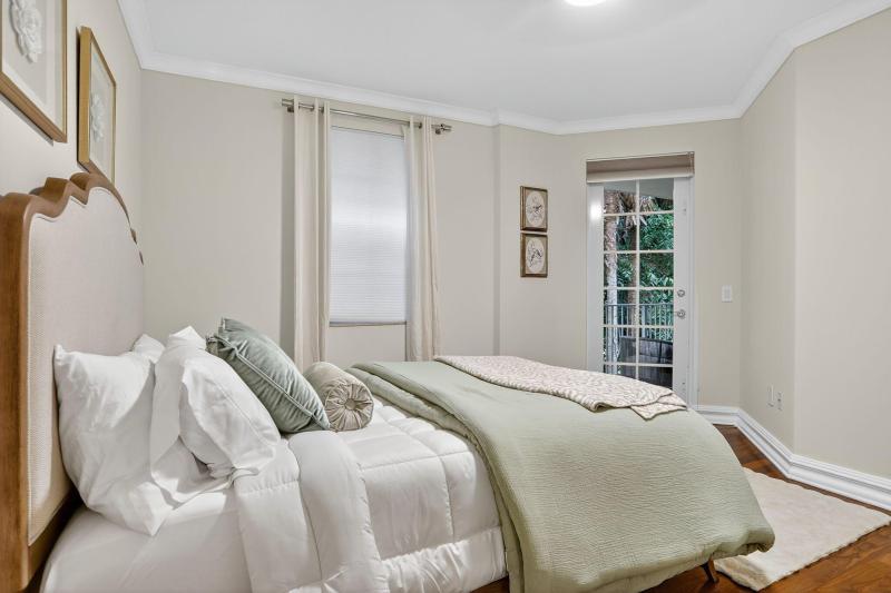  Condo & Townhome Photos
