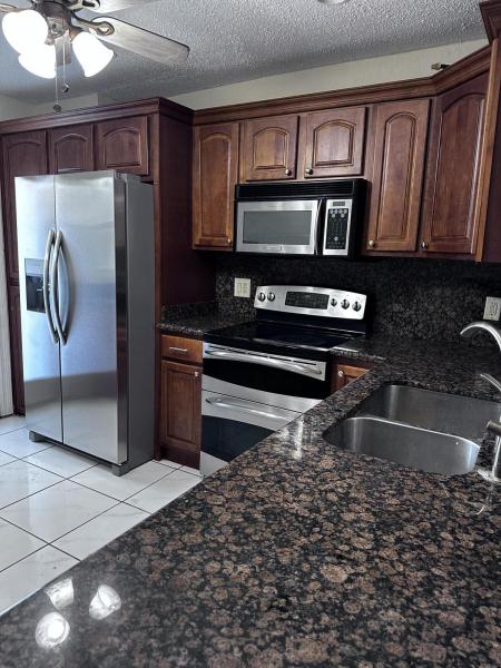  Condo & Townhome Photos