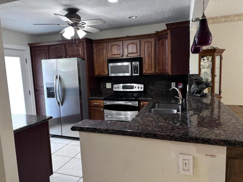  Condo & Townhome Photos