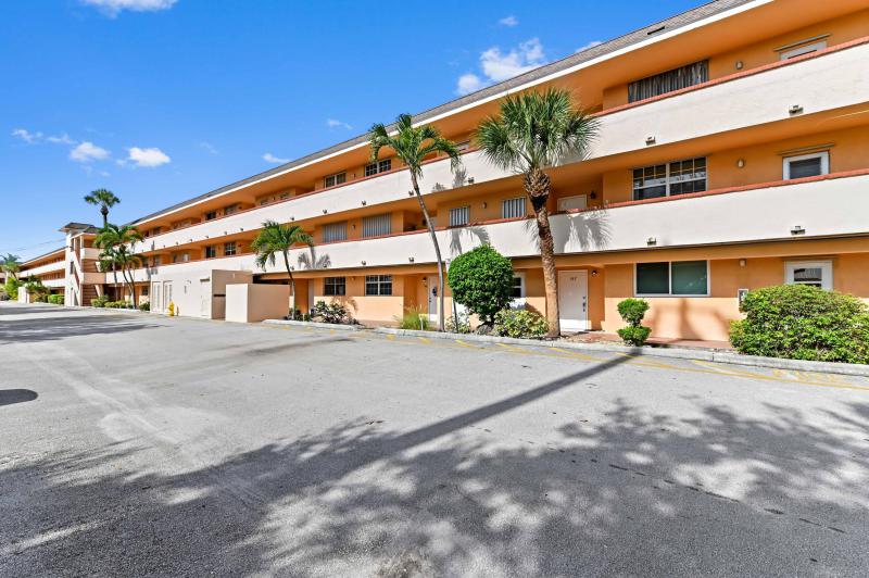  Condo & Townhome Photos