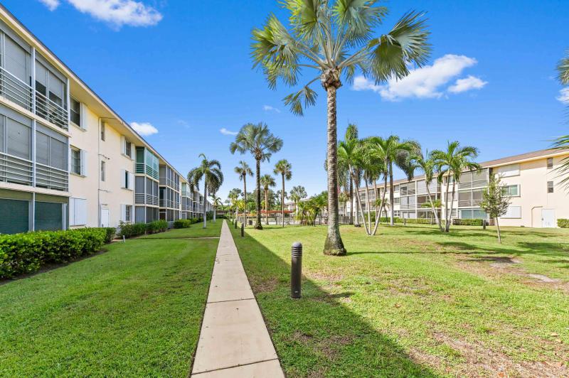  Condo & Townhome Photos