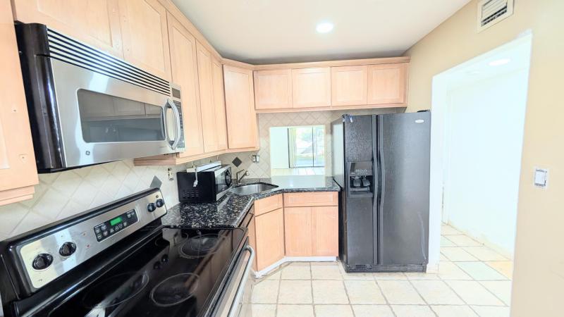  Condo & Townhome Photos