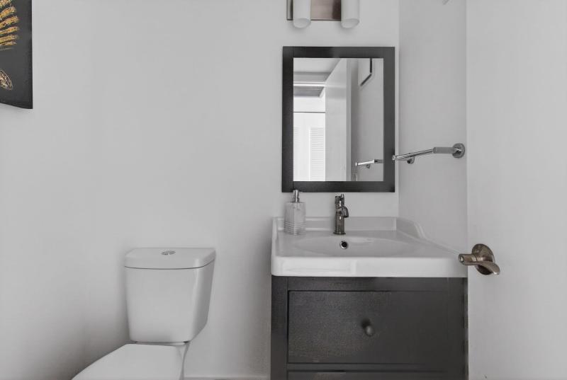  Condo & Townhome Photos