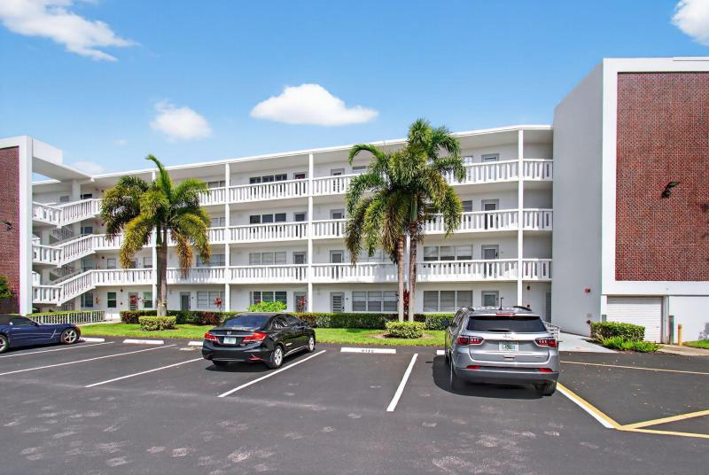  Condo & Townhome Photos