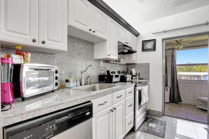  Condo & Townhome Photos