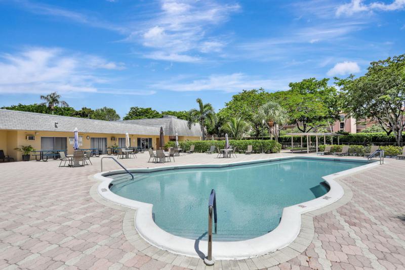  Condo & Townhome Photos