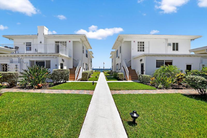  Condo & Townhome Photos