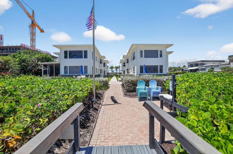  Condo & Townhome Photos