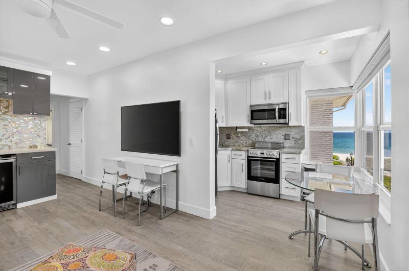  Condo & Townhome Photos