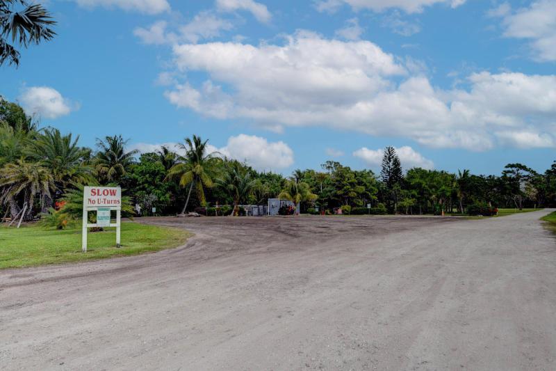  Commercial & Industrial Land Images 
