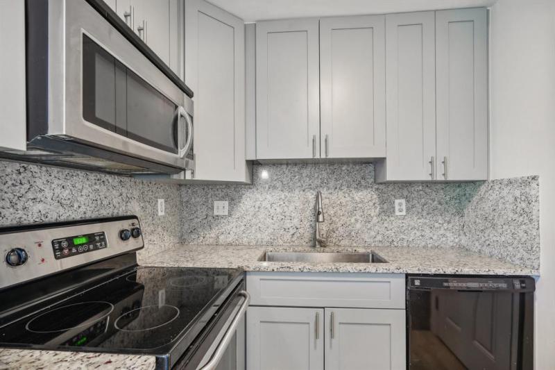  Condo & Townhome Photos