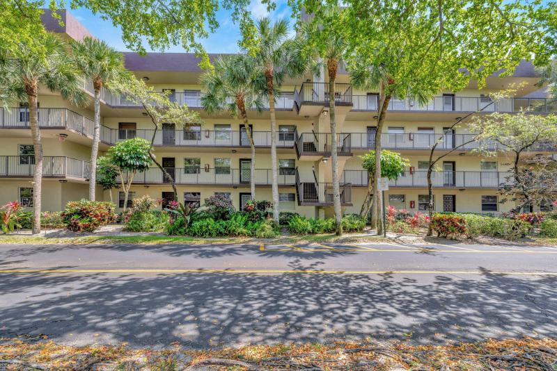  Condo & Townhome Photos