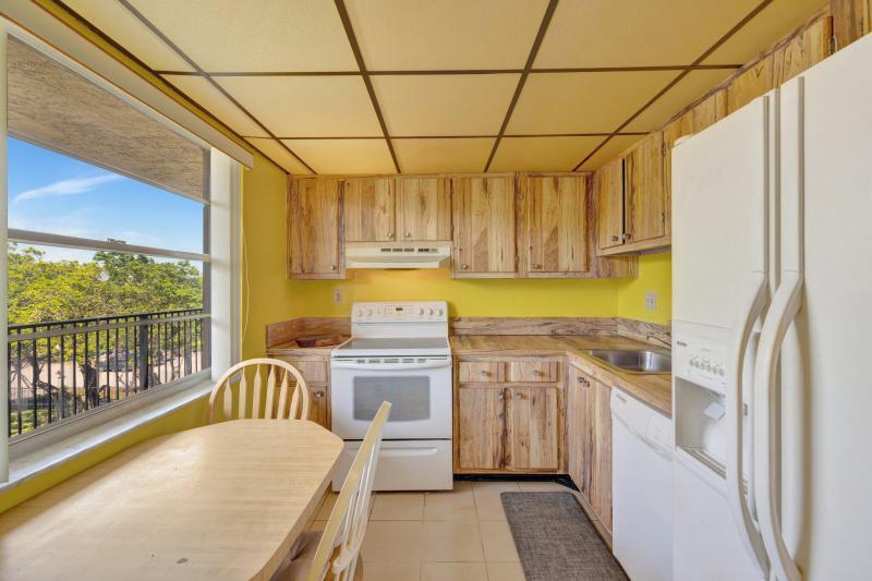  Condo & Townhome Photos