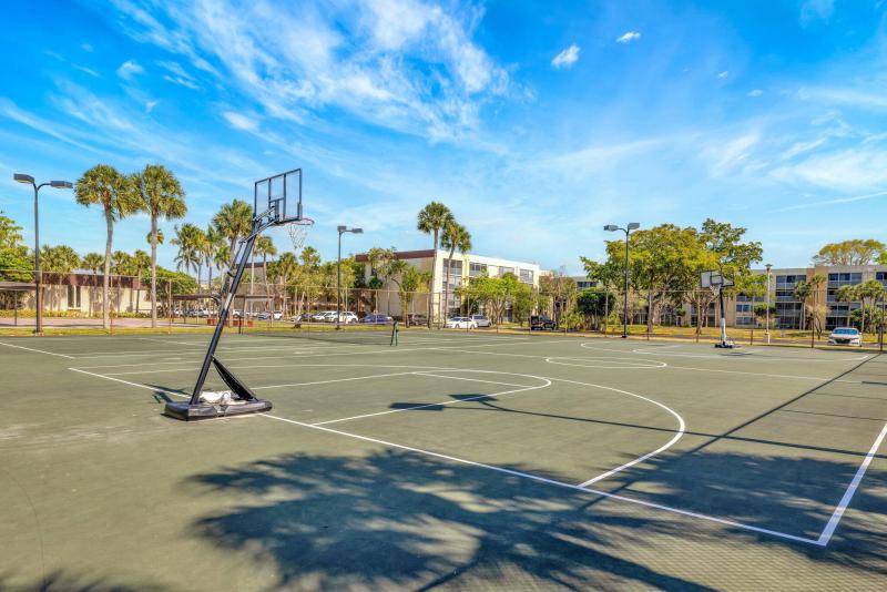  Condo & Townhome Photos