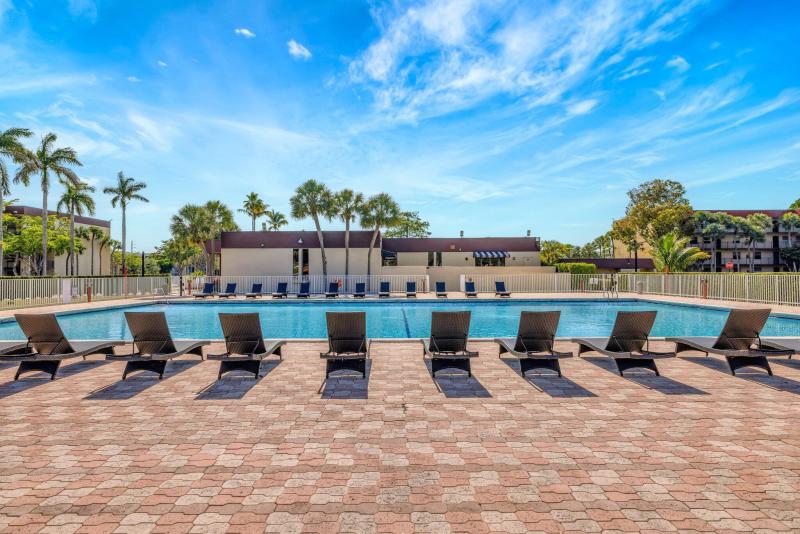  Condo & Townhome Photos