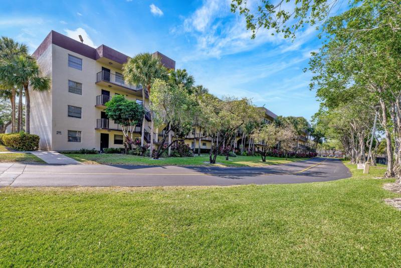  Condo & Townhome Photos