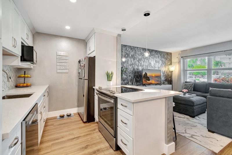  Condo & Townhome Photos