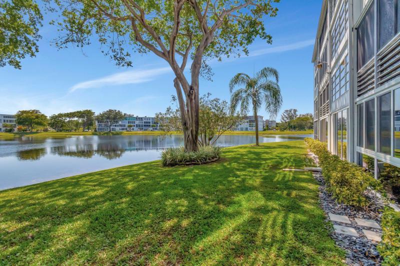  Condo & Townhome Photos