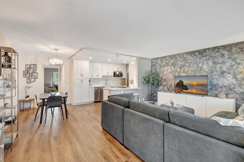  Condo & Townhome Photos