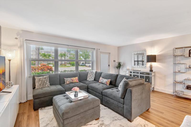  Condo & Townhome Photos