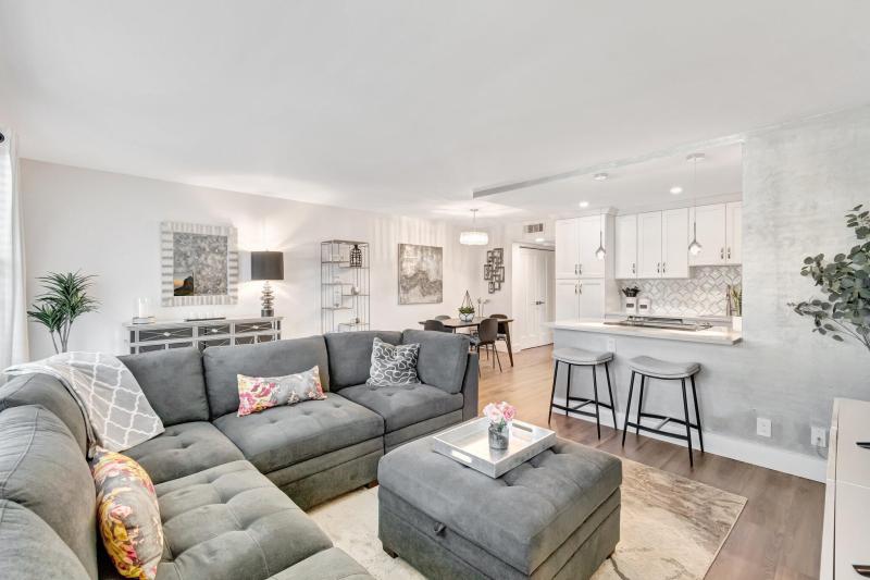  Condo & Townhome Photos