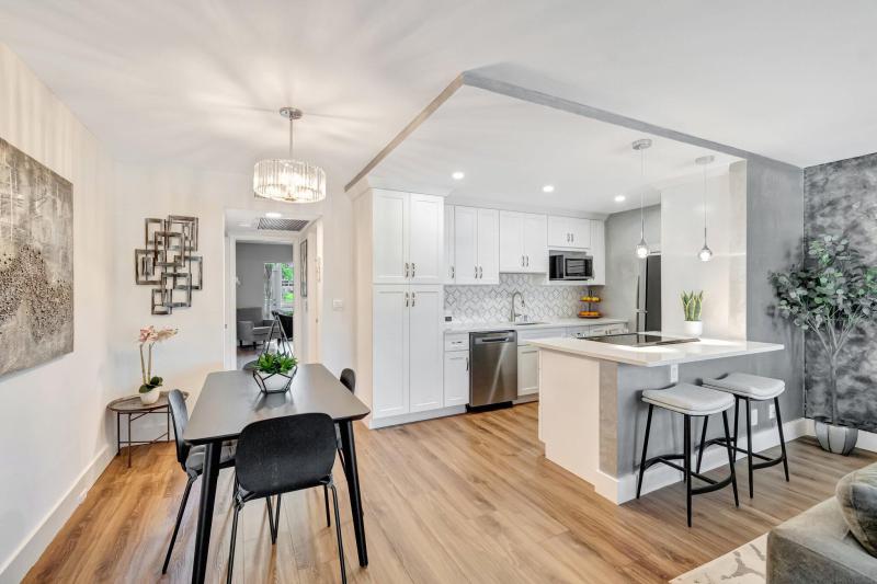  Condo & Townhome Photos