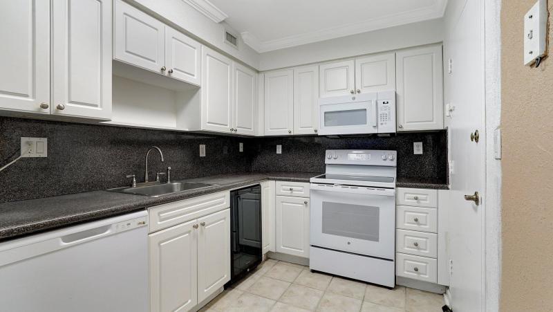  Condo & Townhome Photos