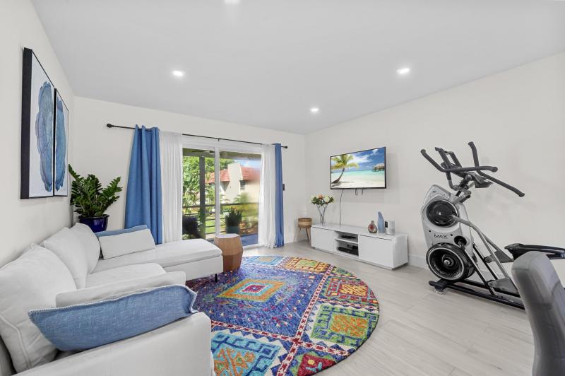  Condo & Townhome Photos