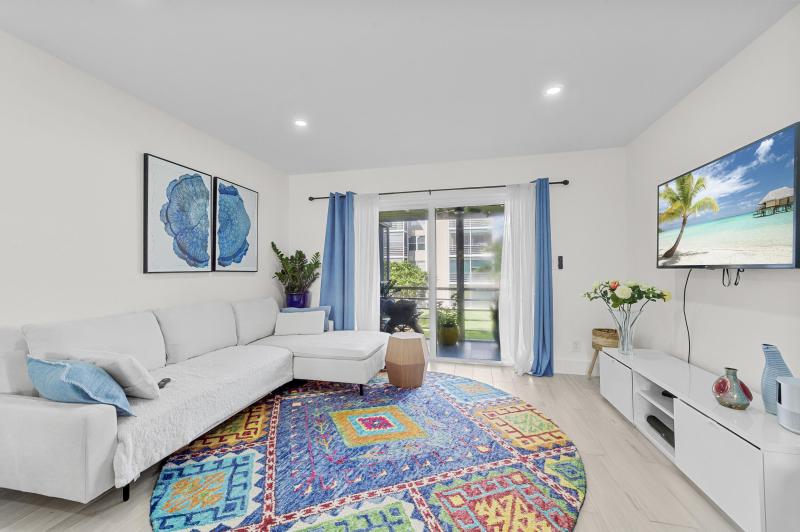 Condo & Townhome Photos