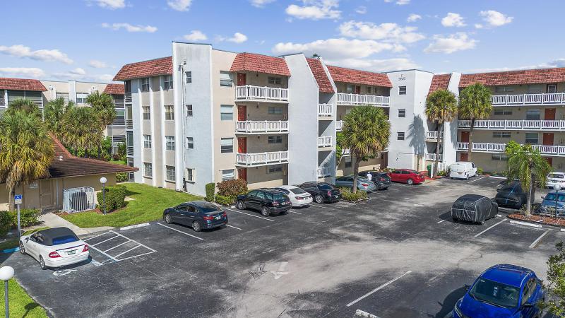  Condo & Townhome Photos