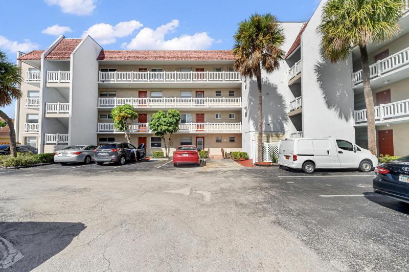 Condo & Townhome Photos