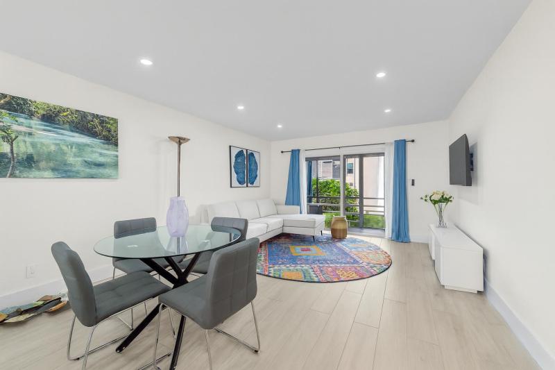  Condo & Townhome Photos