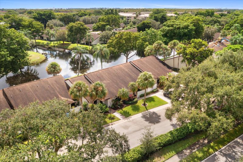  Condo & Townhome Photos