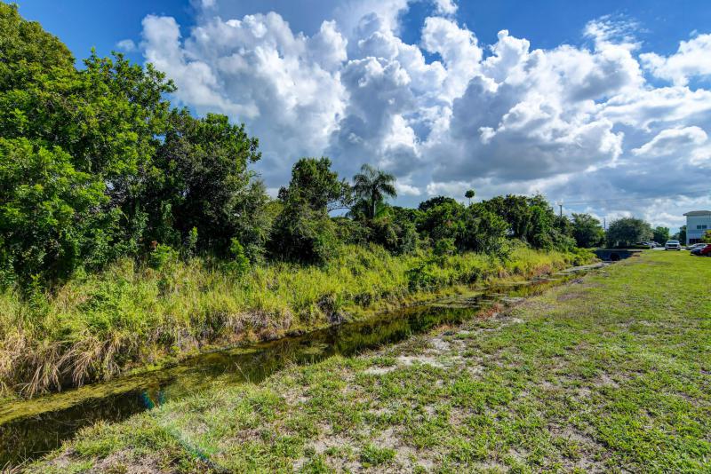  Commercial & Industrial Land Images 