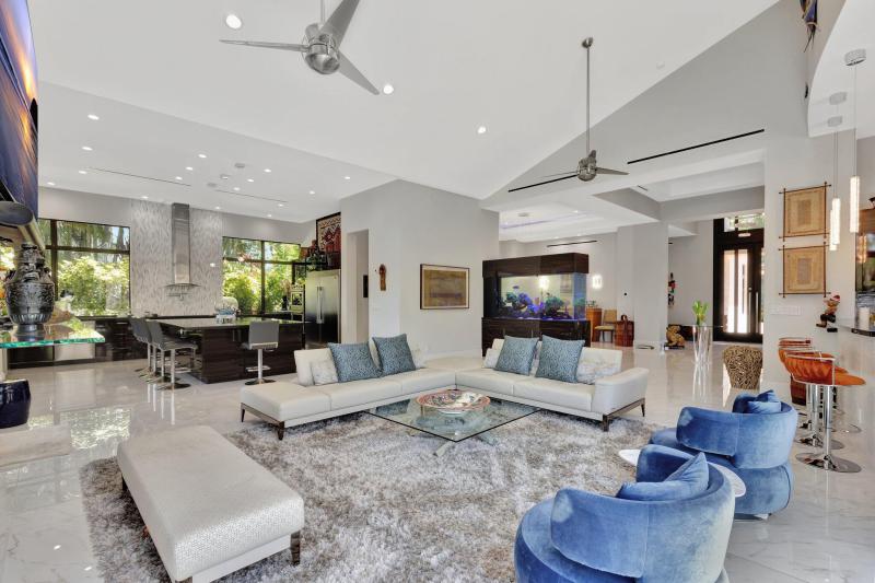  Single Family Homes Photo 13:  Palm Beach Gardens,  FL 33410