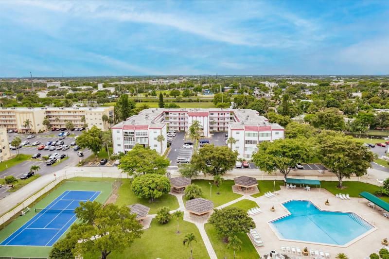  Condo & Townhome Photos