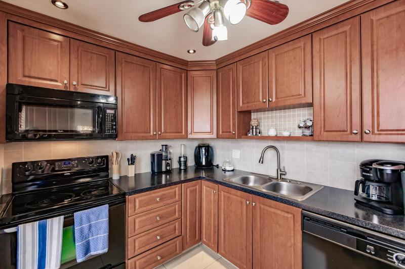  Condo & Townhome Photos