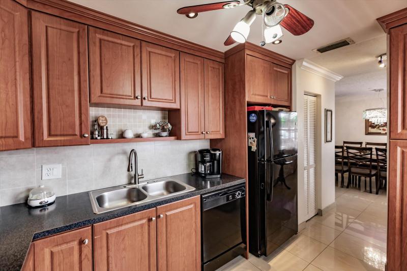  Condo & Townhome Photos