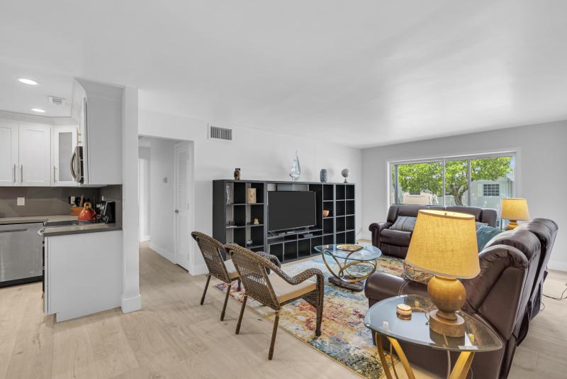  Condo & Townhome Photos