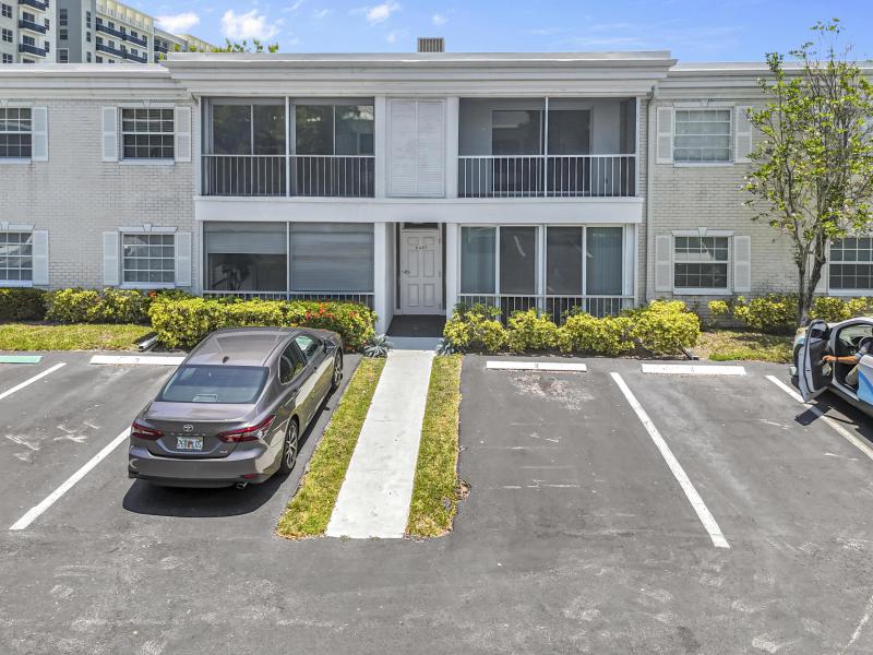  Condo & Townhome Photos