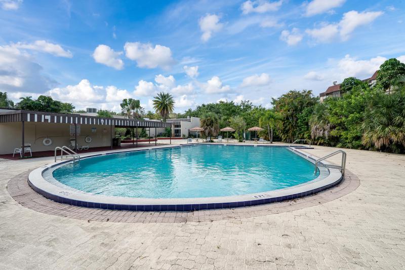  Condo & Townhome Photos