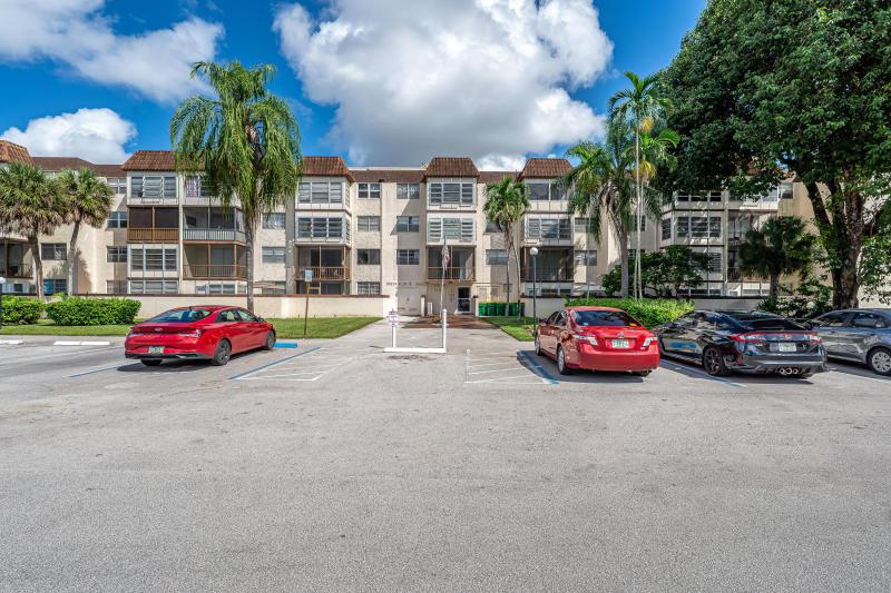  Condo & Townhome Photos